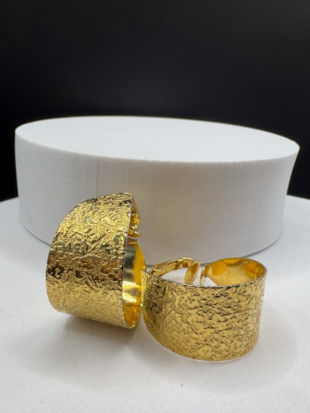 Vintage Crown Trifari Textured Gold Tone Ribbon Hoop Clip On Earrings 1950s